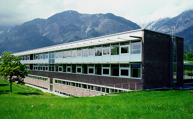 Schule von Südosten