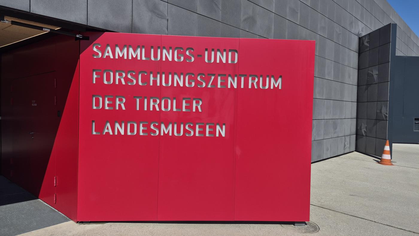 Eingang zum Landesarchiv in Hall in Tirol
